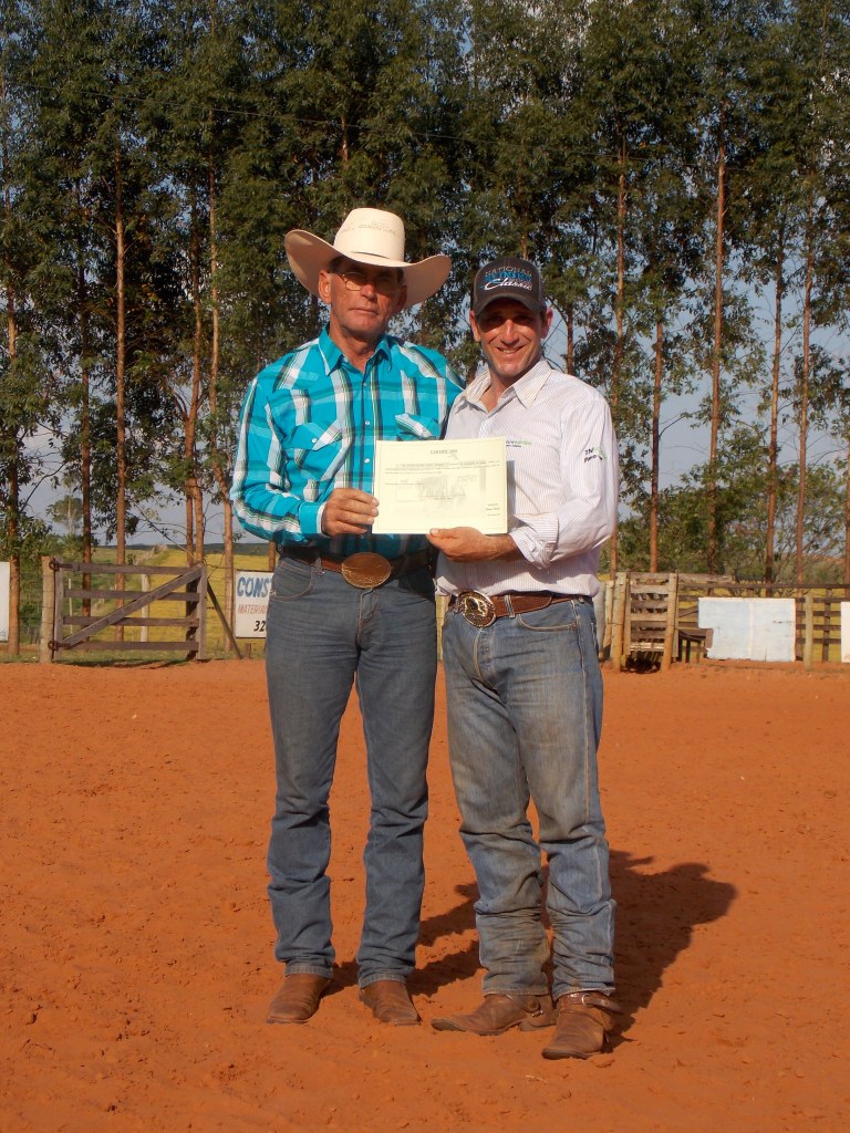 Seu Aldemir na reciclagem com o campeão mundial de rédias